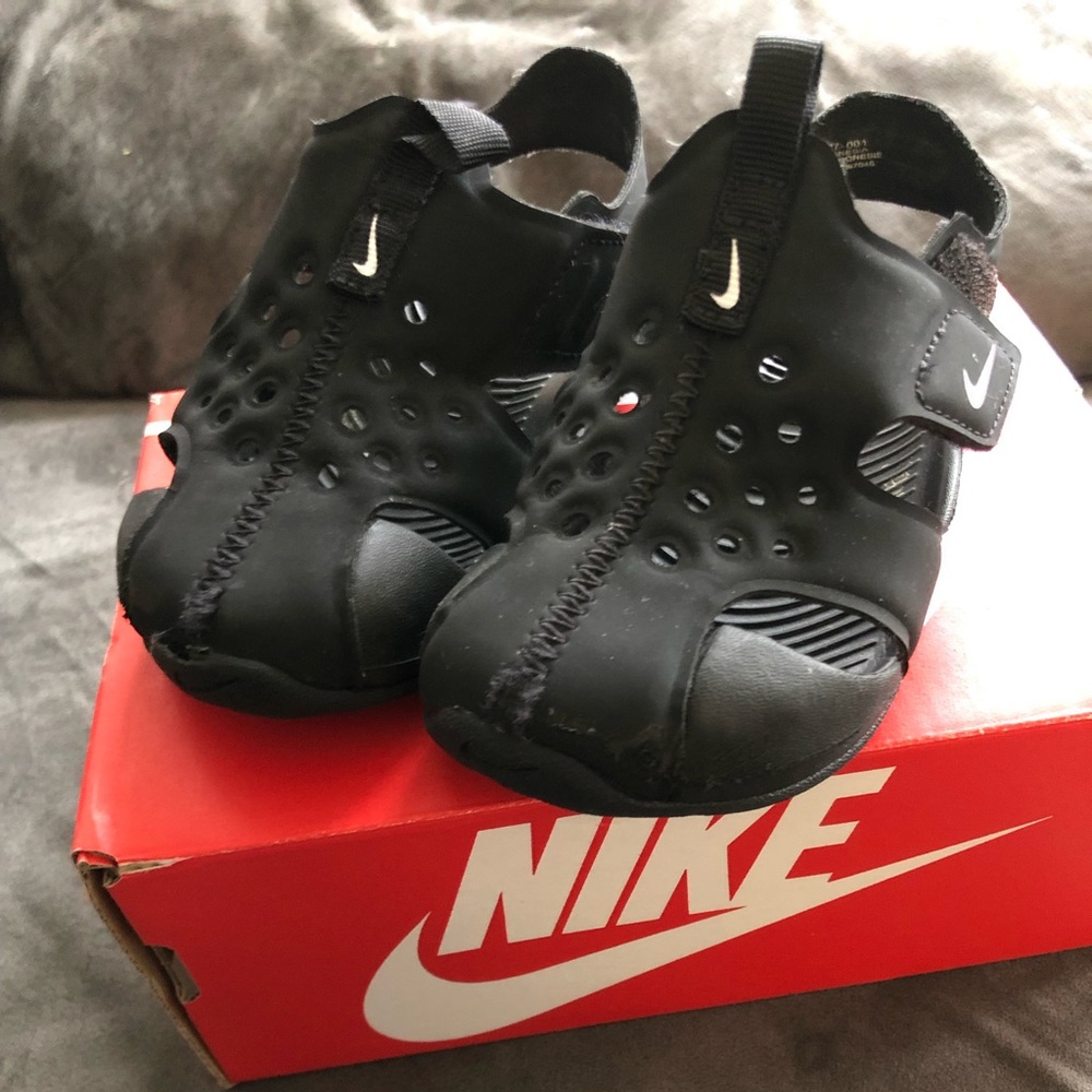 Toddler Gently Loved Nike Sunray Protect 2